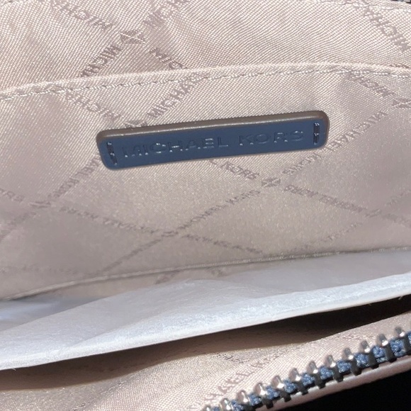 NWT Michael Kors Jet Set Patchwork Wristlet - Picture 9 of 10